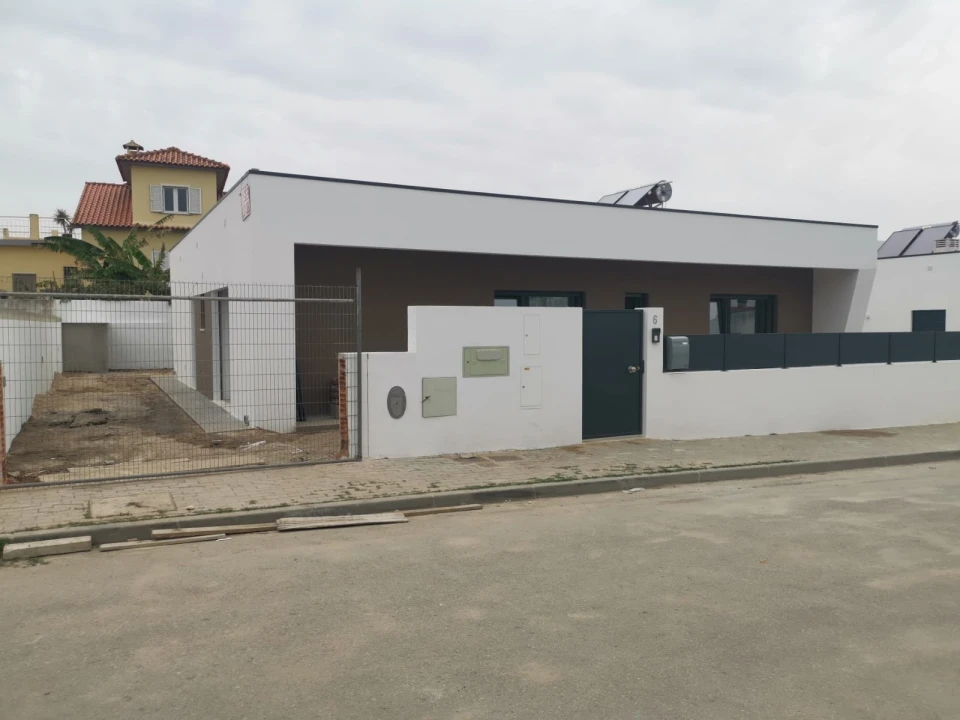 Moradia T4 para Venda em Fernao Ferro Foto 1