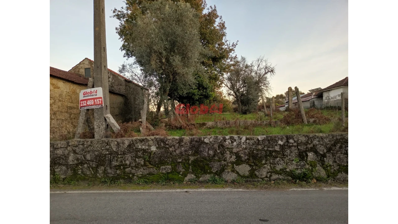 Terreno para Venda em Queirã Foto 1