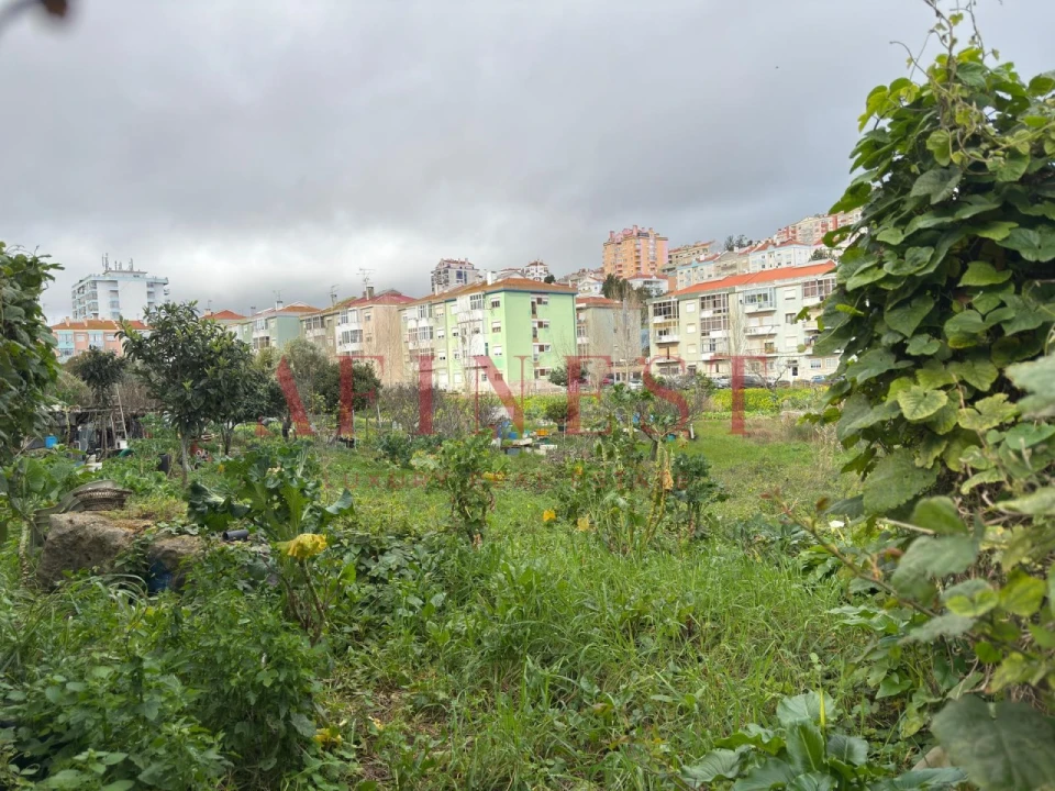 Terreno para Venda em Algueirão-Mem Martins Foto 1