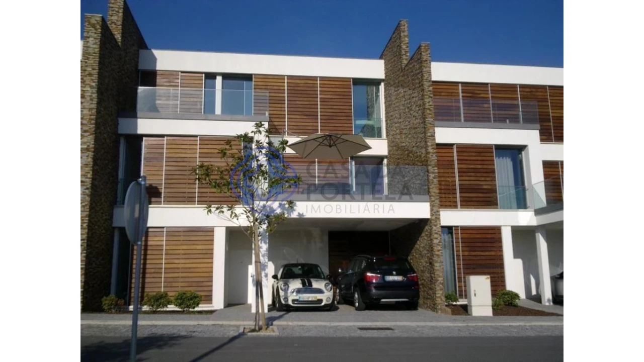 Moradia T3 para Venda em Água Longa Foto 1