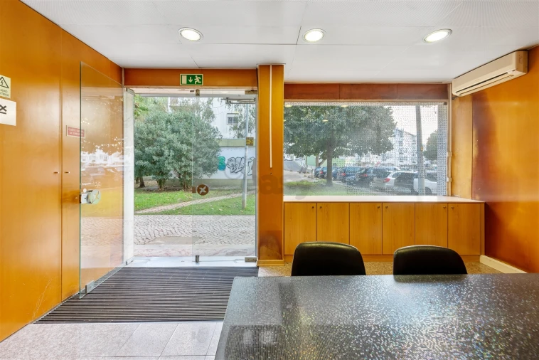 Escritório para Arrendamento em São Domingos de Rana Foto 23