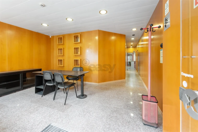 Escritório para Arrendamento em São Domingos de Rana