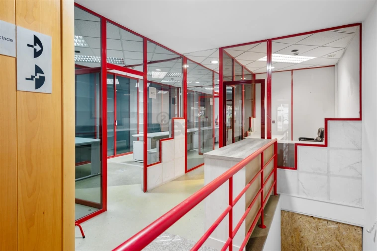 Escritório para Arrendamento em São Domingos de Rana Foto 7