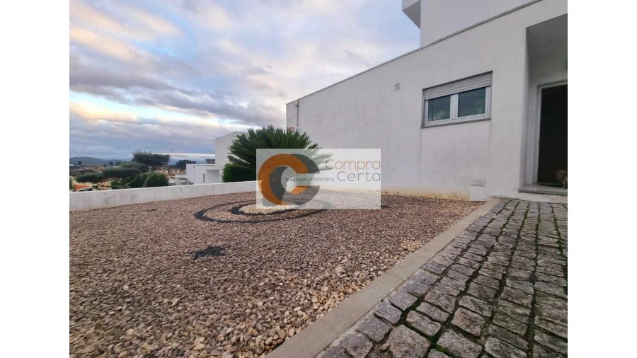 Moradia T3 para Venda em Serzedo e Calvos Foto 4