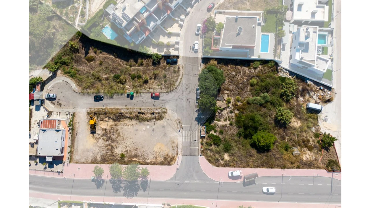 Terreno para Venda em Charneca de Caparica e Sobreda Foto 2