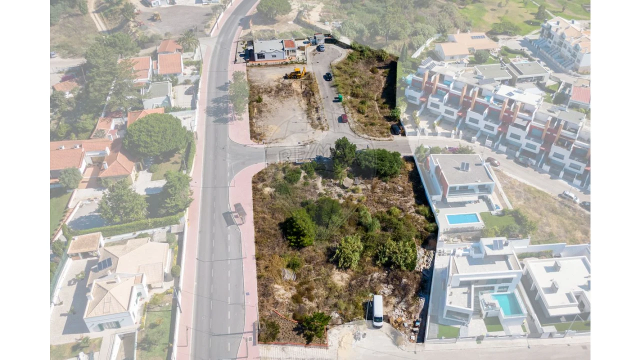 Terreno para Venda em Charneca de Caparica e Sobreda Foto 3