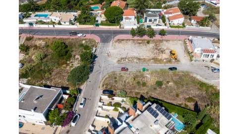 Terreno para Venda em Charneca de Caparica e Sobreda