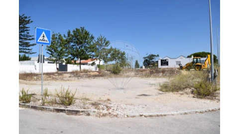 Terreno para Venda em Charneca de Caparica e Sobreda