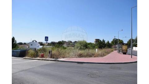 Terreno para Venda em Charneca de Caparica e Sobreda
