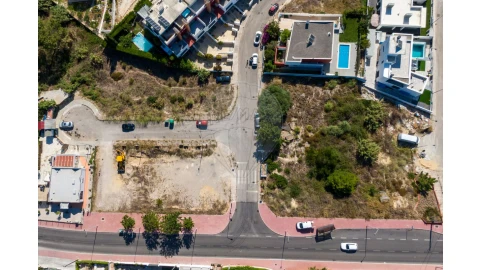 Terreno para Venda em Charneca de Caparica e Sobreda