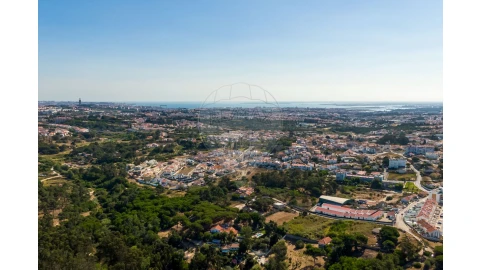 Terreno para Venda em Charneca de Caparica e Sobreda