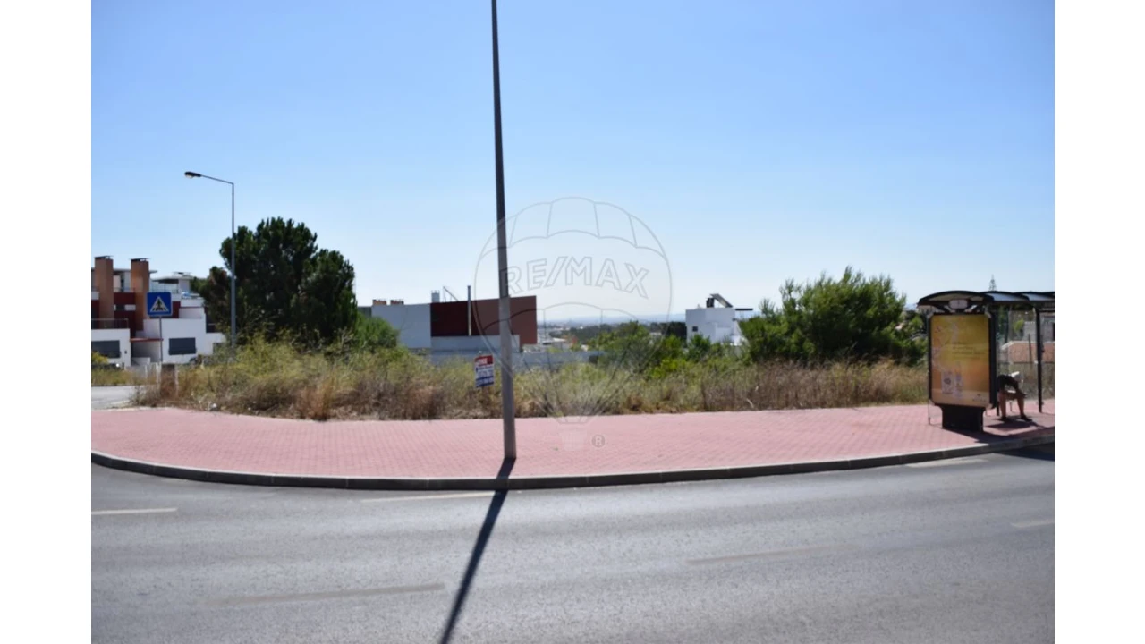 Terreno para Venda em Charneca de Caparica e Sobreda Foto 14