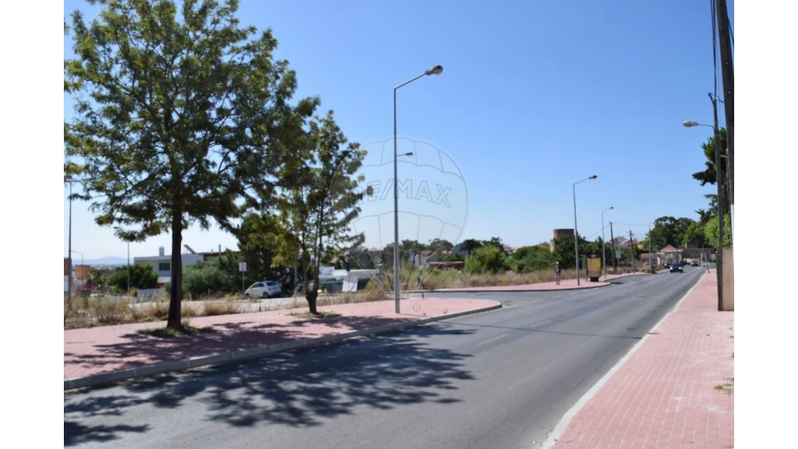 Terreno para Venda em Charneca de Caparica e Sobreda Foto 17
