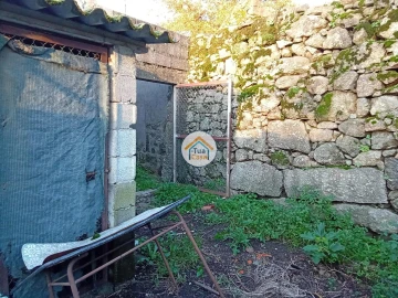 Moradia T1 para Venda em São Cipriano e Vil de Souto