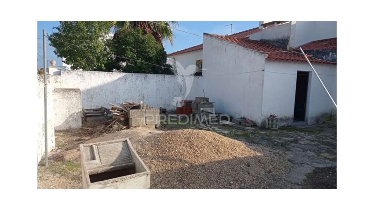 Moradia T1 para Venda em Couço Foto 1