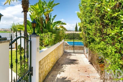 Moradia T4 para Venda em Albufeira e Olhos de Água