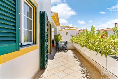 Moradia T4 para Venda em Albufeira e Olhos de Água