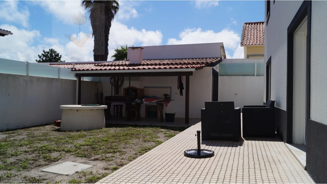 Moradia T4 para Venda em Silveira Foto 10