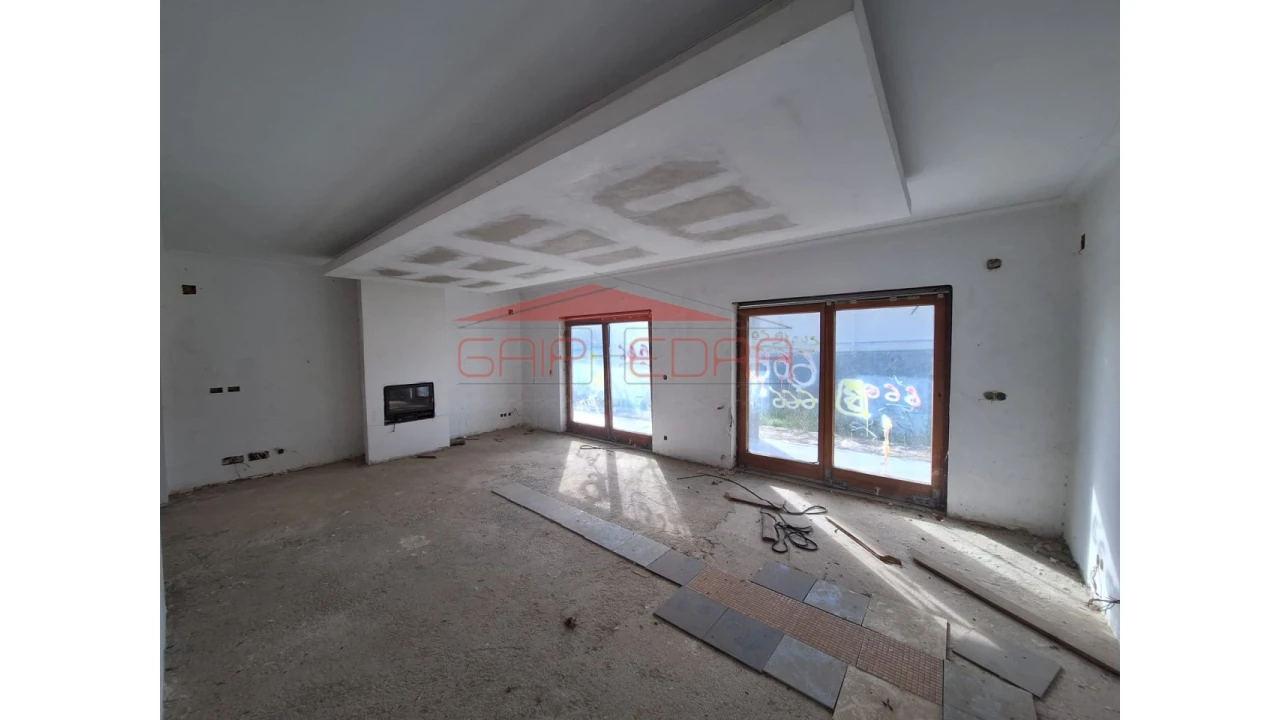 Moradia T5 para Venda em Tortosendo Foto 3