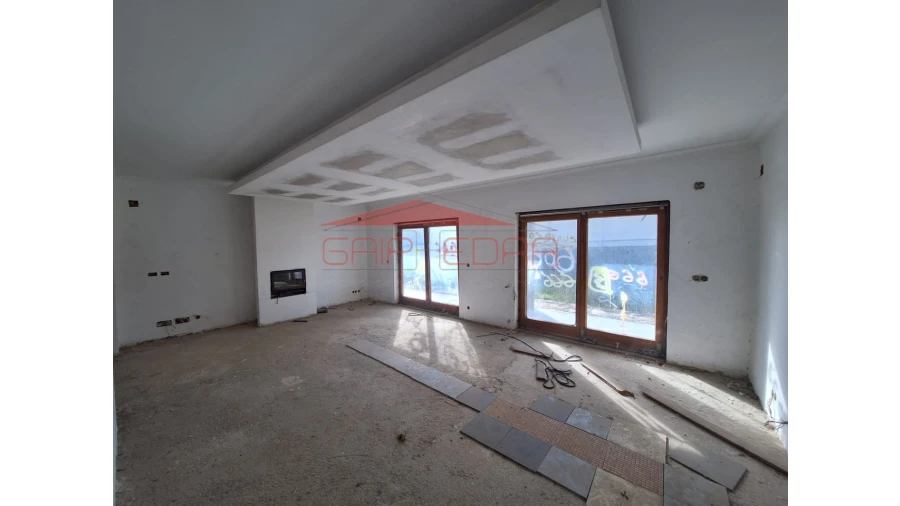 Moradia T5 para Venda em Tortosendo Foto 3