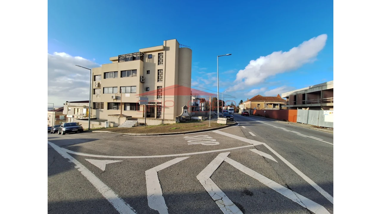 Loja para Venda em Lourosa Foto 1