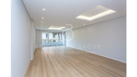 Apartamento T3 para Venda em Carcavelos e Parede