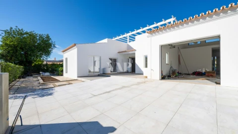 Moradia T4 para Venda em Quarteira