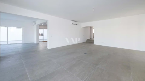 Moradia T4 para Venda em Quarteira
