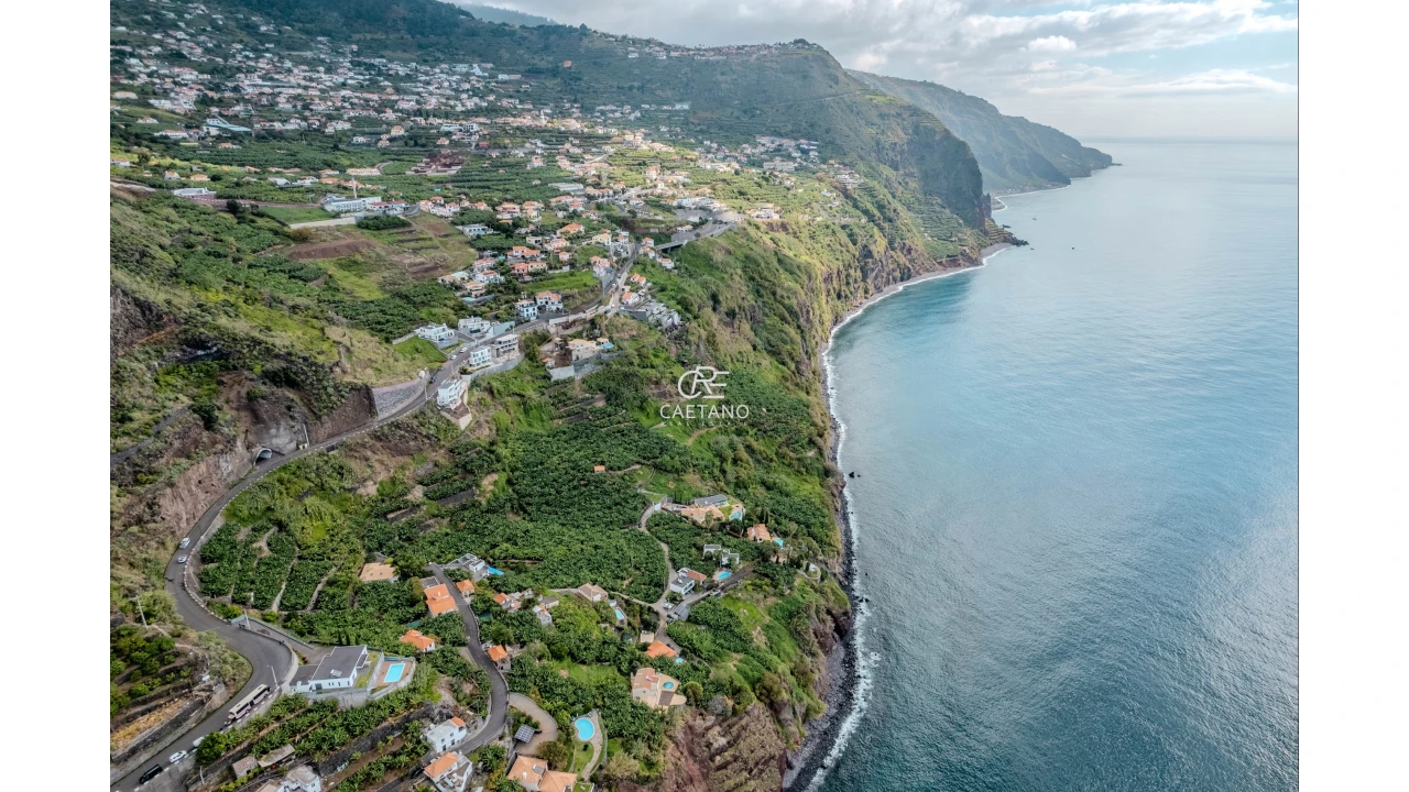 Terreno para Venda em Calheta Foto 1