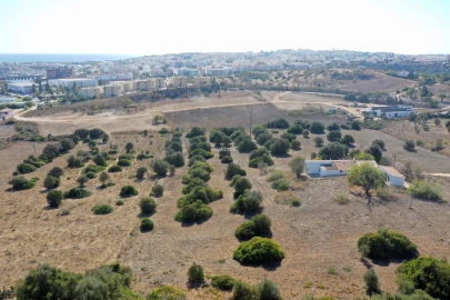 Terreno para Venda em Lagos (São Sebastião e Santa Maria)