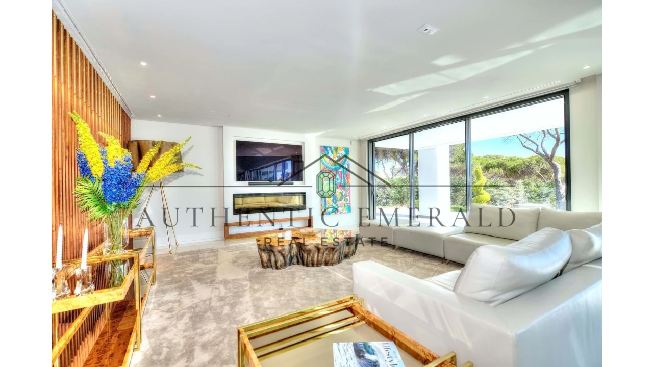 Moradia T8 para Venda em Quarteira Foto 11