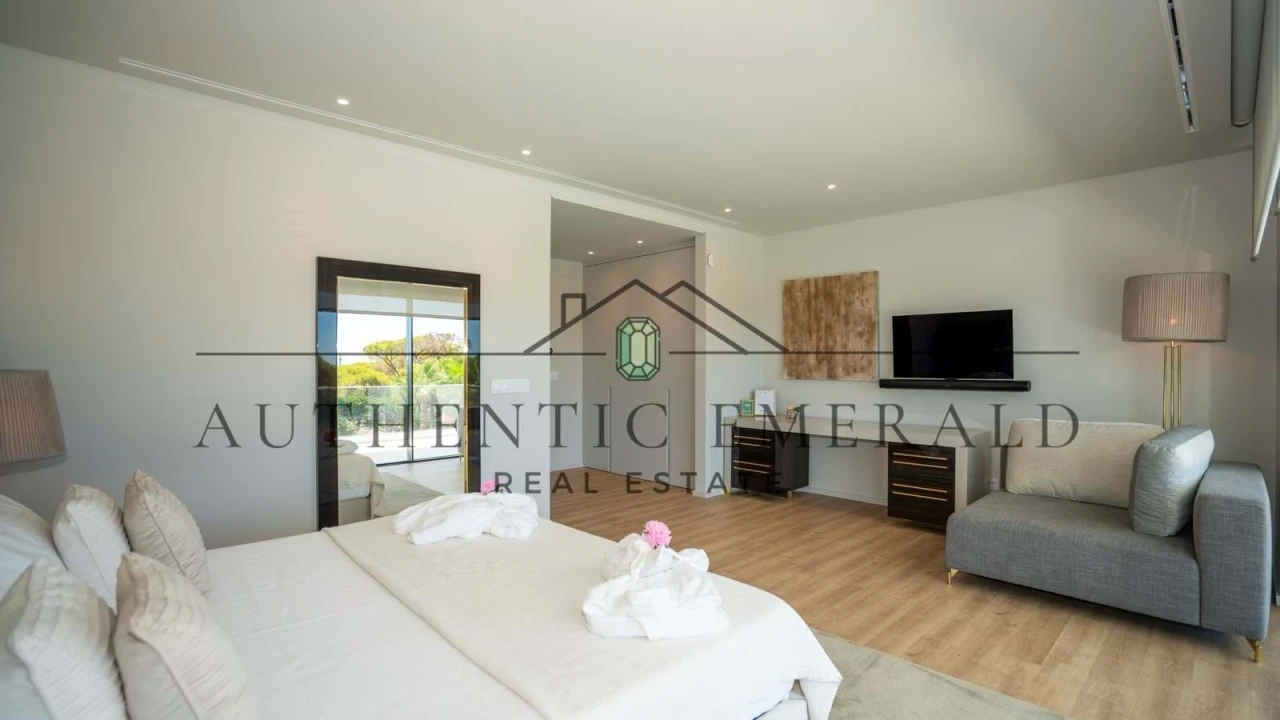 Moradia T8 para Venda em Quarteira Foto 13