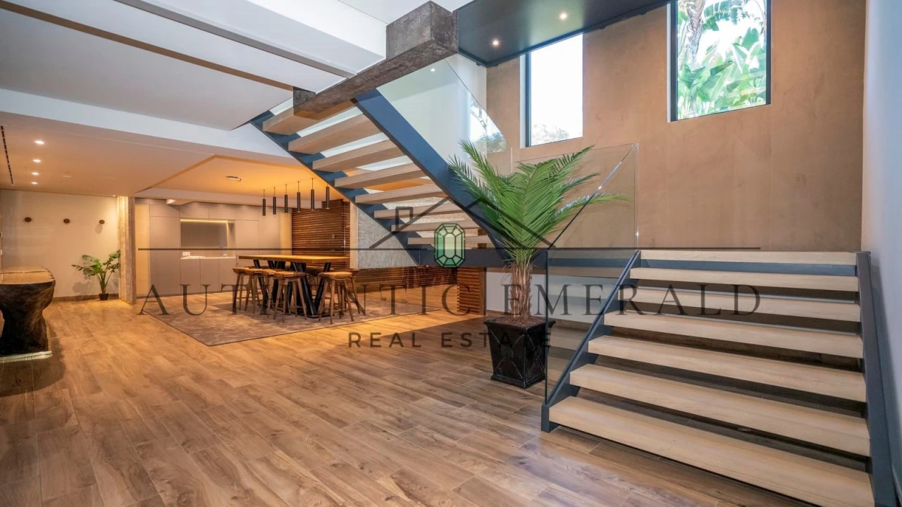 Moradia T8 para Venda em Quarteira Foto 26