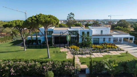 Moradia T8 para Venda em Quarteira