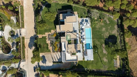 Moradia T8 para Venda em Quarteira