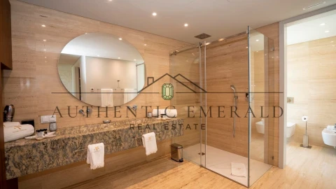 Moradia T8 para Venda em Quarteira