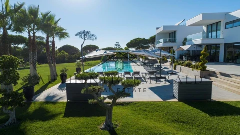 Moradia T8 para Venda em Quarteira