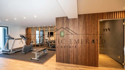 Moradia T8 para Venda em Quarteira