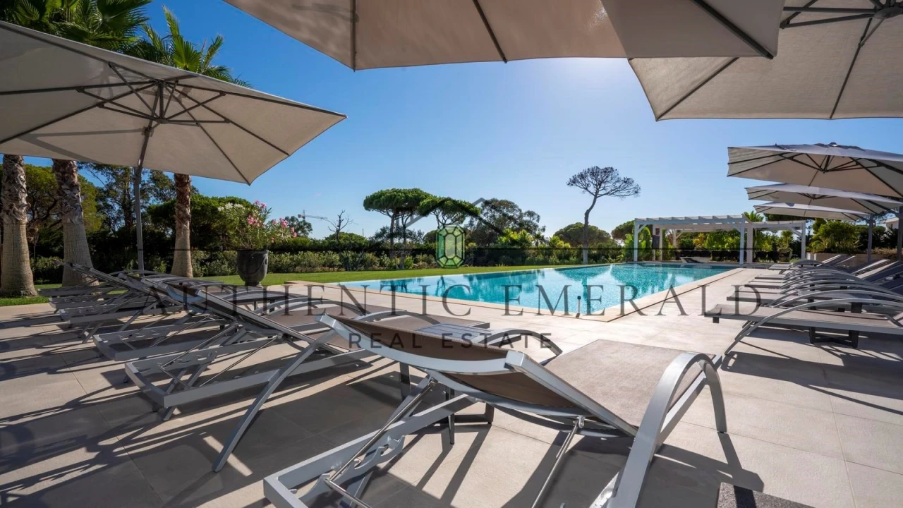 Moradia T8 para Venda em Quarteira Foto 5