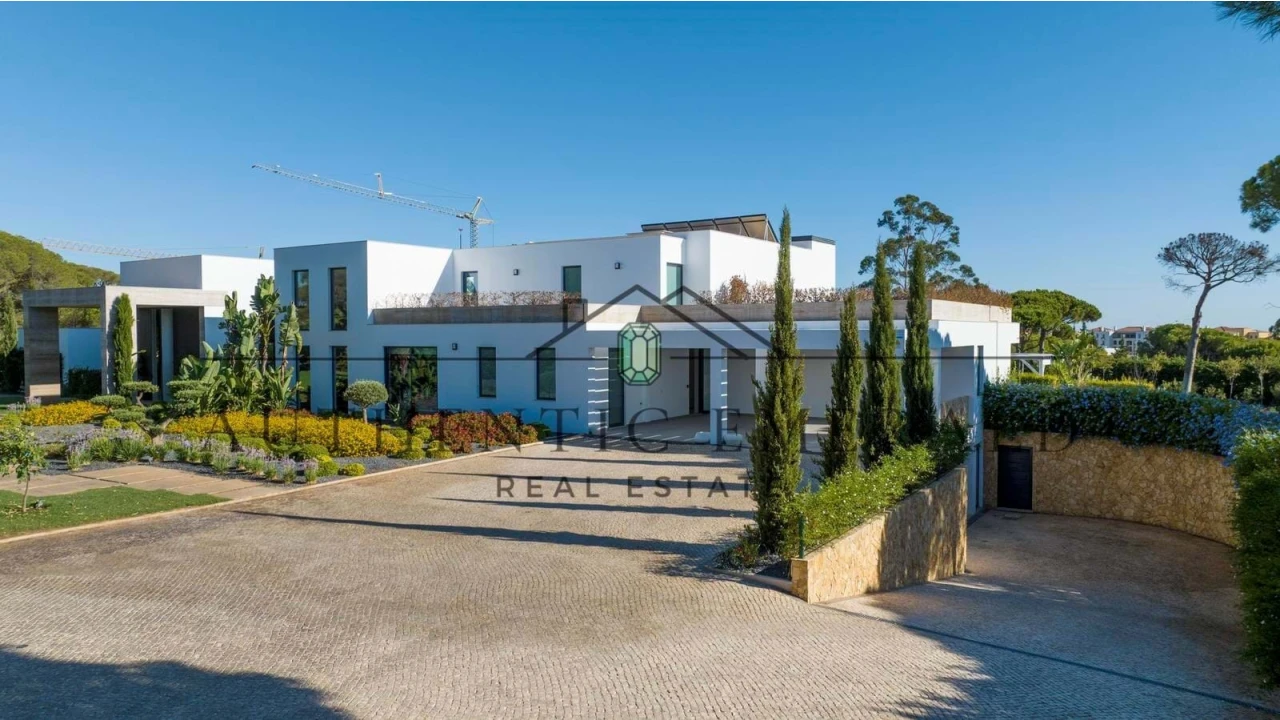 Moradia T8 para Venda em Quarteira Foto 30