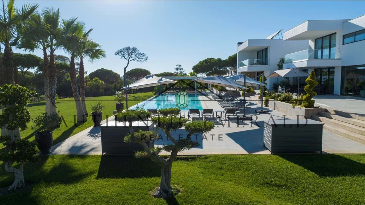 Moradia T8 para Venda em Quarteira Foto 6