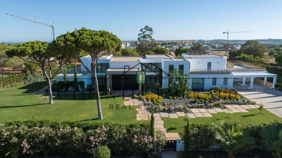 Moradia T8 para Venda em Quarteira Foto 32