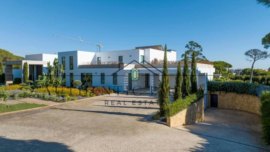 Moradia T8 para Venda em Quarteira Foto 30