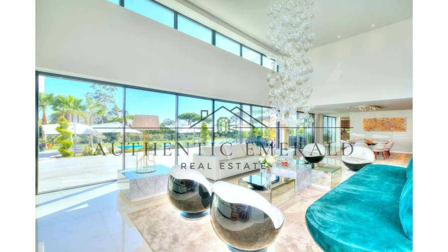 Moradia T8 para Venda em Quarteira Foto 10