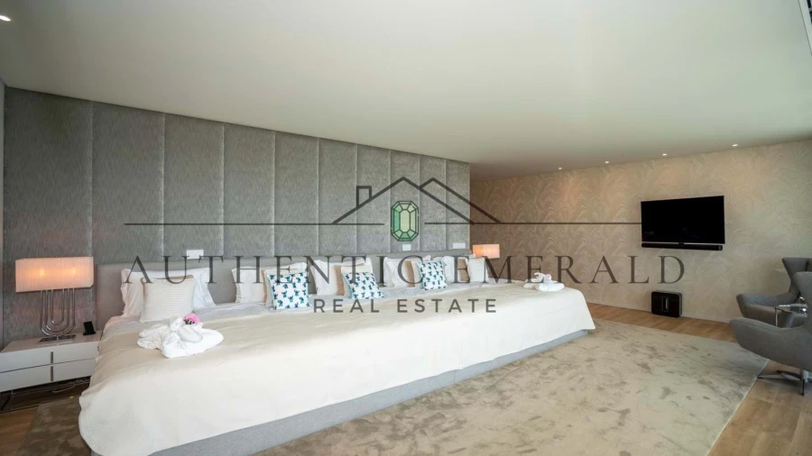 Moradia T8 para Venda em Quarteira Foto 17