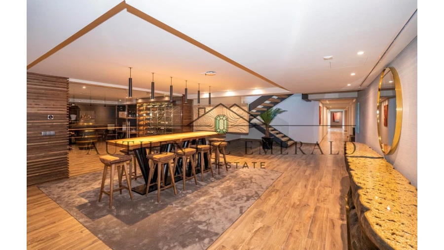 Moradia T8 para Venda em Quarteira Foto 27