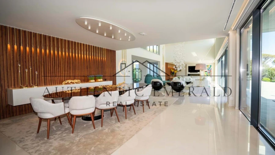 Moradia T8 para Venda em Quarteira Foto 8