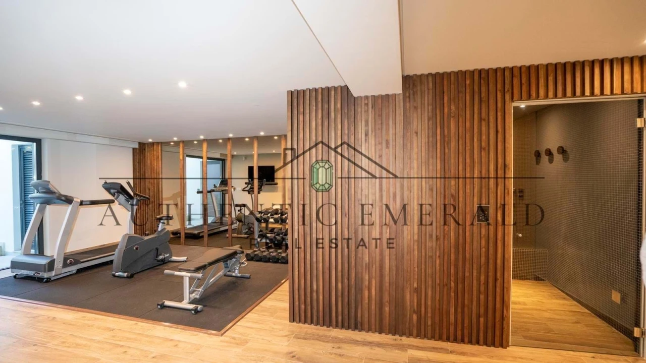 Moradia T8 para Venda em Quarteira Foto 29