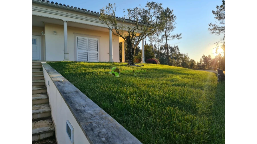 Moradia T4 para Venda em Amor