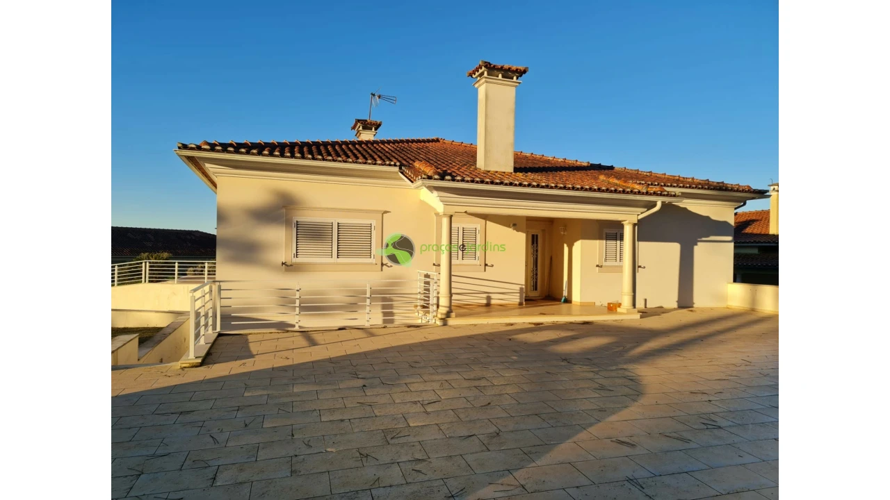 Moradia T4 para Venda em Amor Foto 9